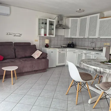 Apartment Boutique Julija *