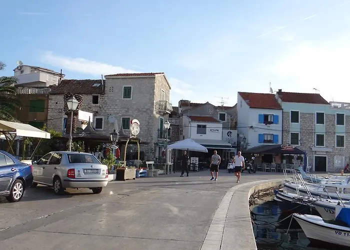 Boutique Julija Βόντιτσε